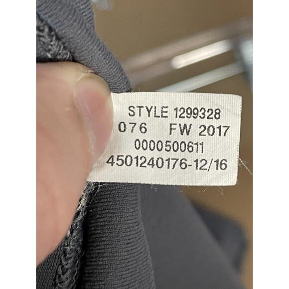 Under Armour Pants Womens Medium Gray HeatGear Capri Leggings Athletic 1299328 - Picture 8 of 8